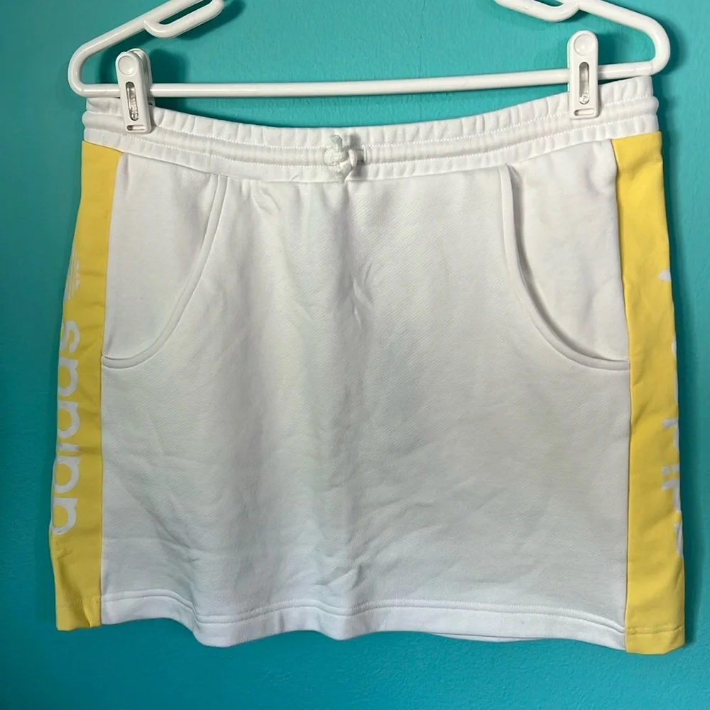 #56 NWT Adidas Two Toned Sweat Skirt L